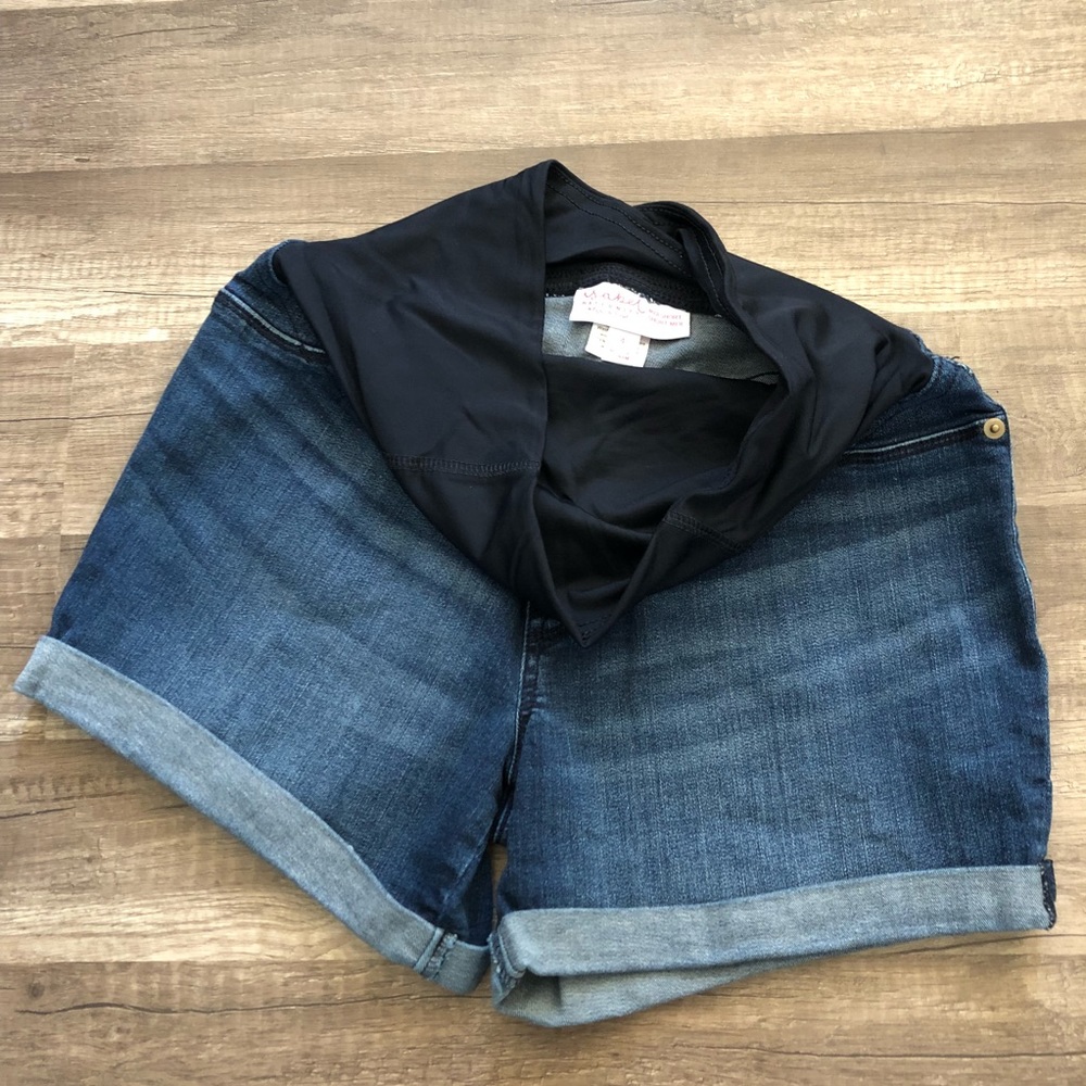 Isabel maternity shorts